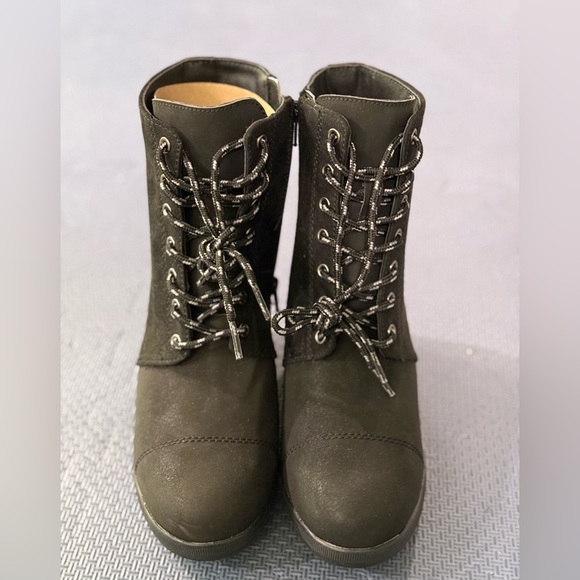 NWOB Serra Black Wedge Booties Sz 7 - Picture 5 of 7